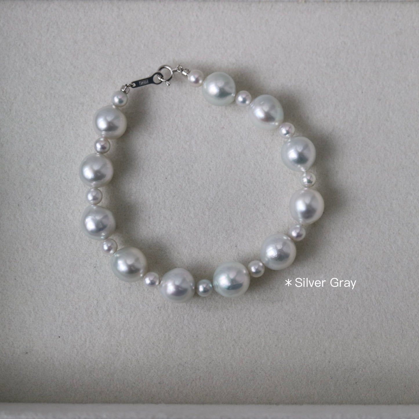 Silver gray Akoya pearl bracelet with alternating sizes, handmade Japanese seawater pearls, elegant luster