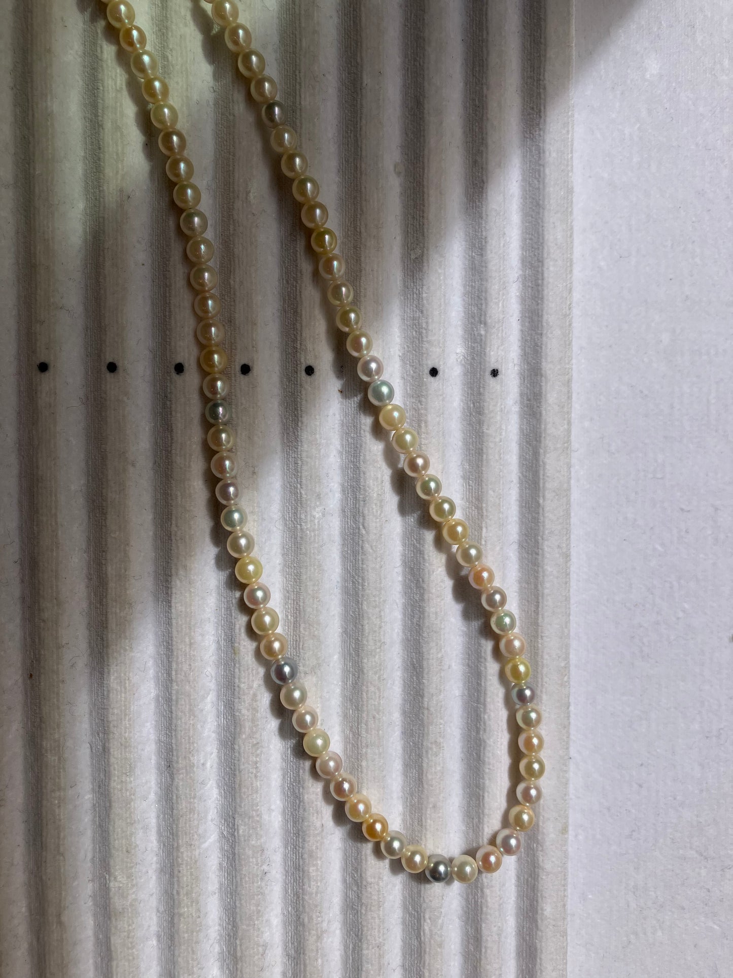 レインボーカラー 4.5mm アコヤ真珠ネックレス