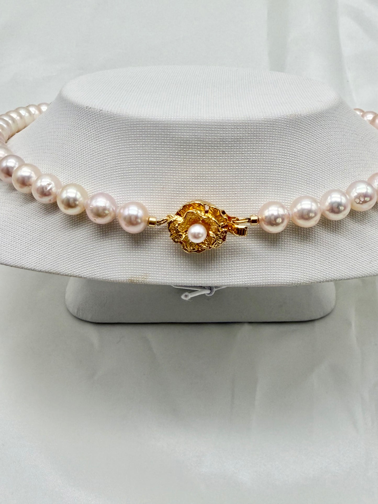 Only One Available | 희귀한 복숭아빛 핑크 7.5mm 아코야 진주 목걸이 골든 플라워 클라스프