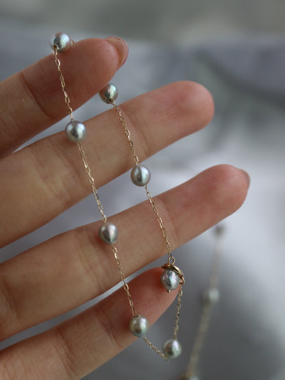 바로크형 천연 실버 블루 아코야 진주 스테이션 팔찌 K10YG