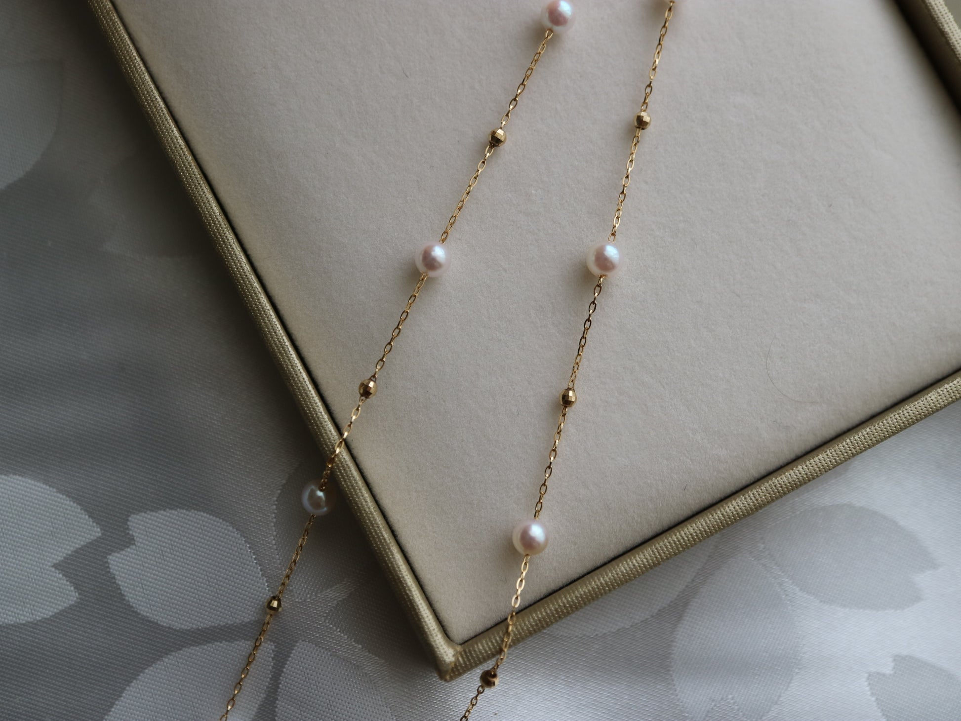 4.5 mm アコヤパールのステーションネックレス、18Kゴールド - KOKOPEARLJEWELRY - 5