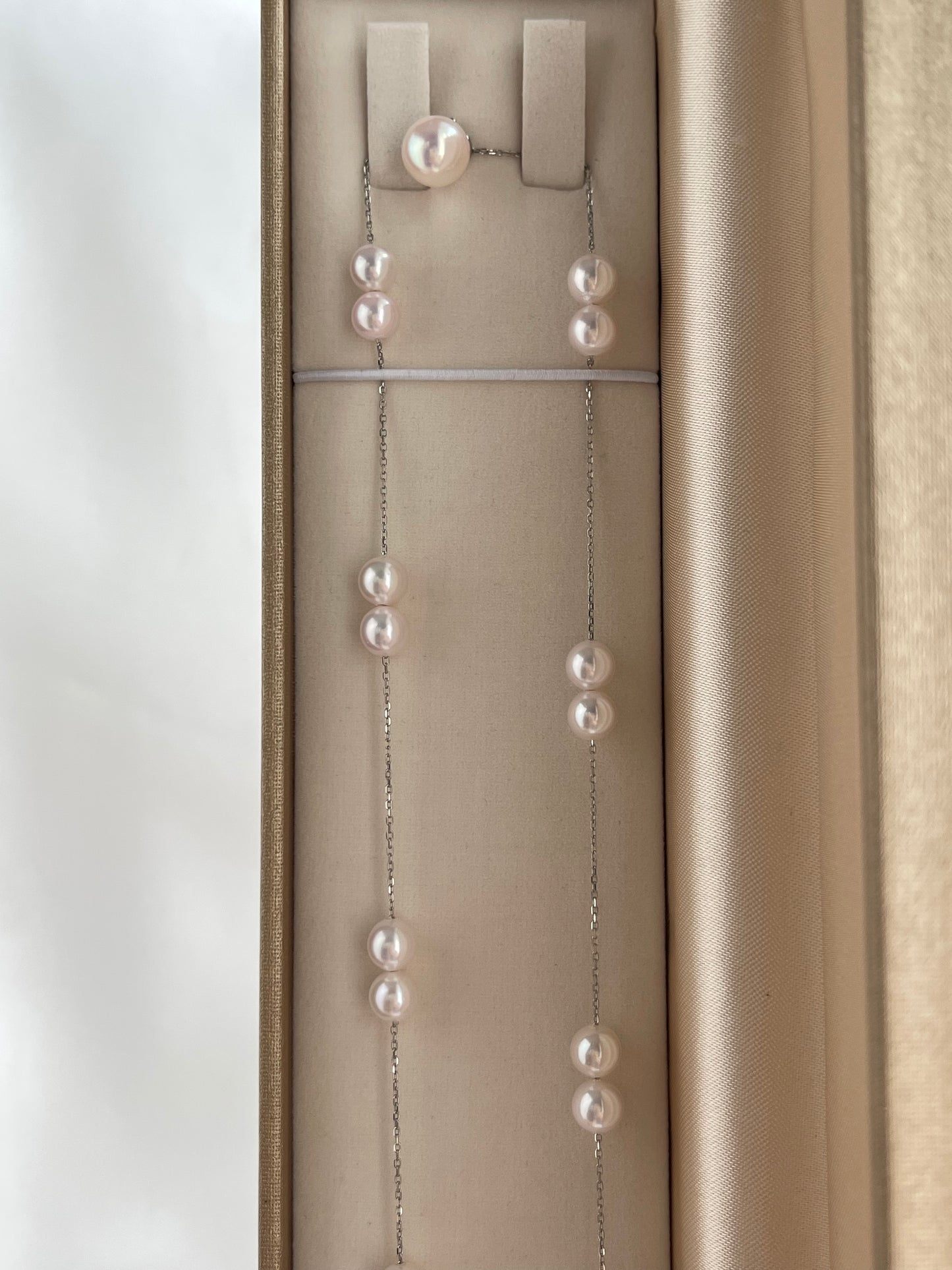 Movable 6.5mm Akoya Pearl Station Necklace | 18K White Gold | Handmade in Japan