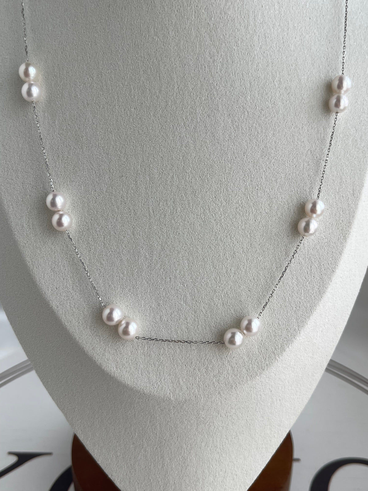 Movable 6.5mm Akoya Pearl Station Necklace | 18K White Gold | Handmade in Japan