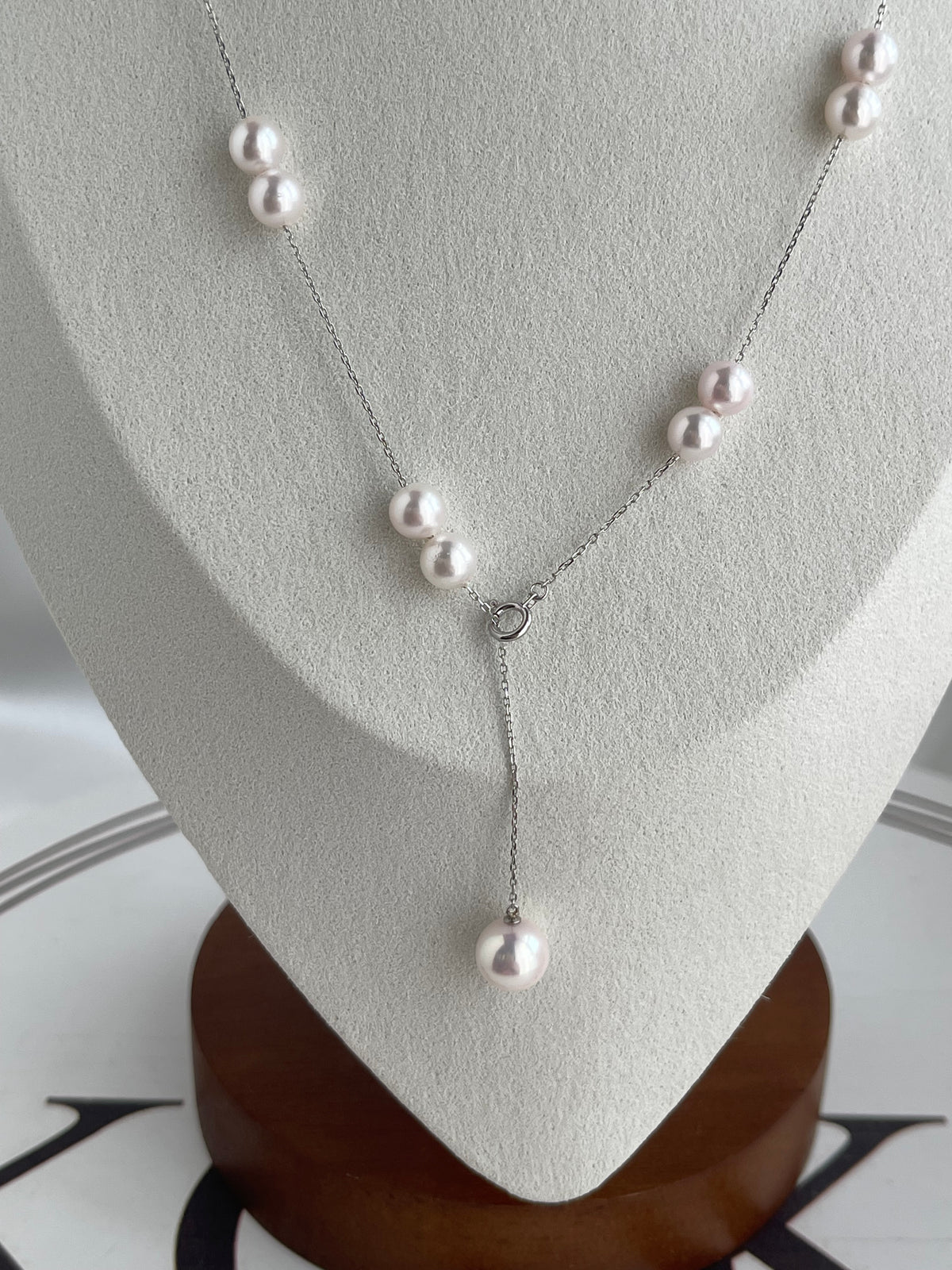 Movable 6.5mm Akoya Pearl Station Necklace | 18K White Gold | Handmade in Japan