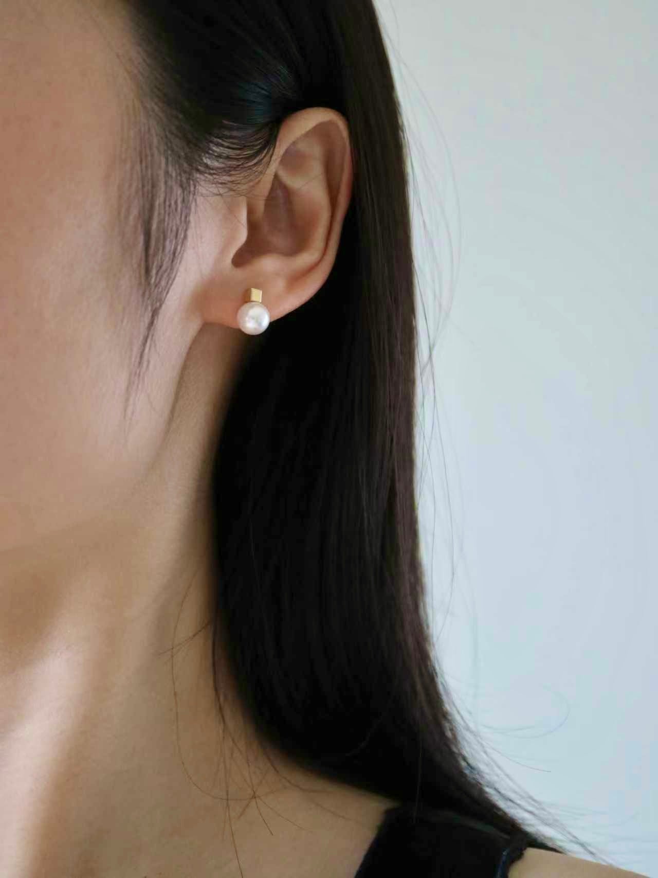 7.5mm Akoya Pearl Square Design Stud Earrings 18K Yellow Gold