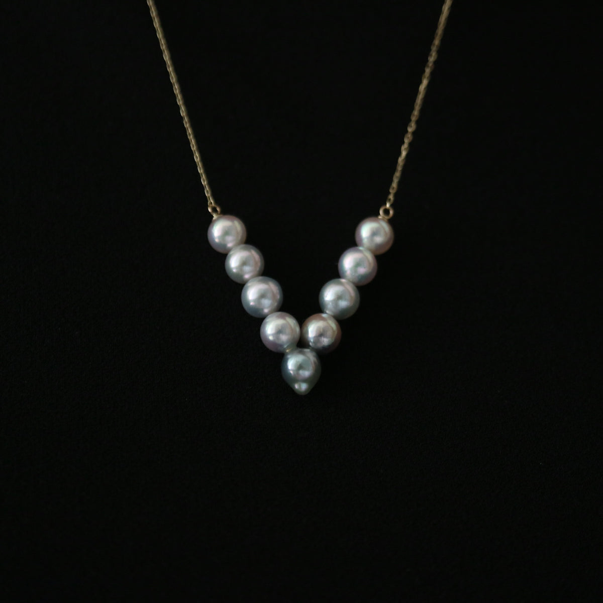 Natural Color Gradient Akoya Pearl V-Shaped Necklace 10K / 18K Gold