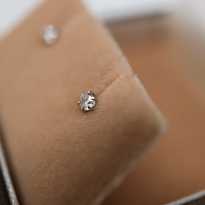 0.1ct Natural Diamond Stud Earrings Pt900