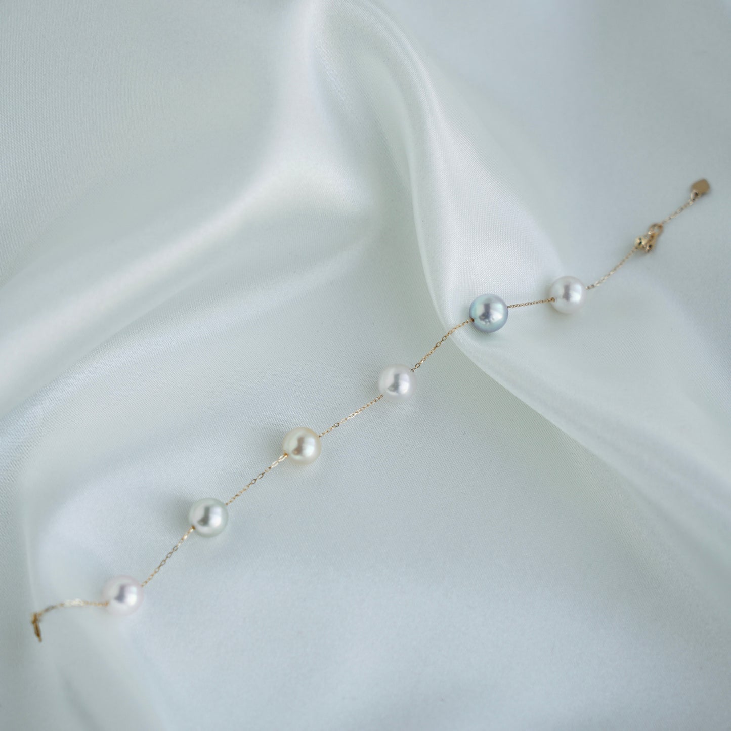 Rainbow Color 7.5mm Akoya Pearl Station Bracelet 18K Gold