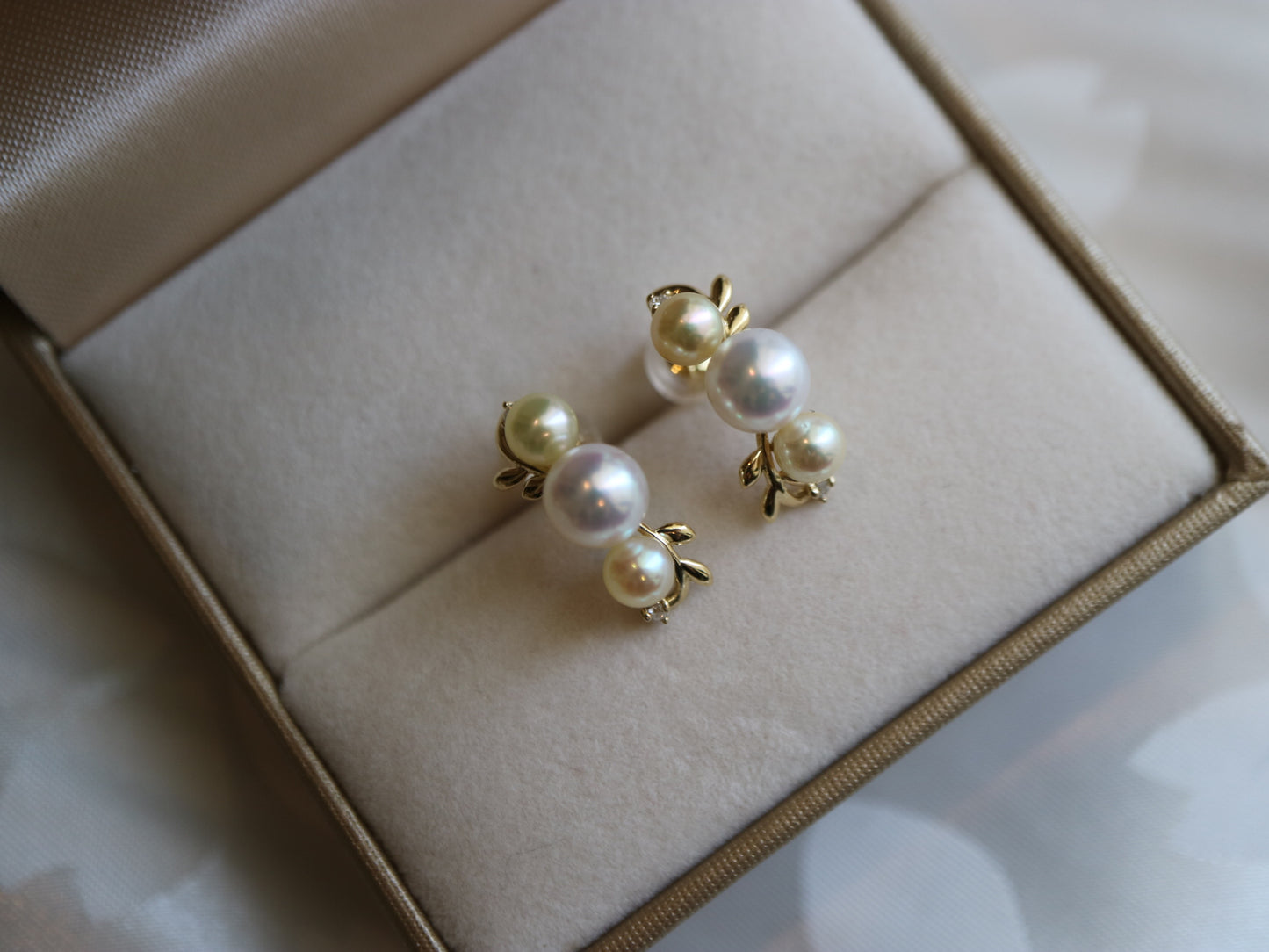 Leaf Design 4.0+5.5mm Double Color Akoya Pearl Diamond Stud Earrings 18K Yellow Gold