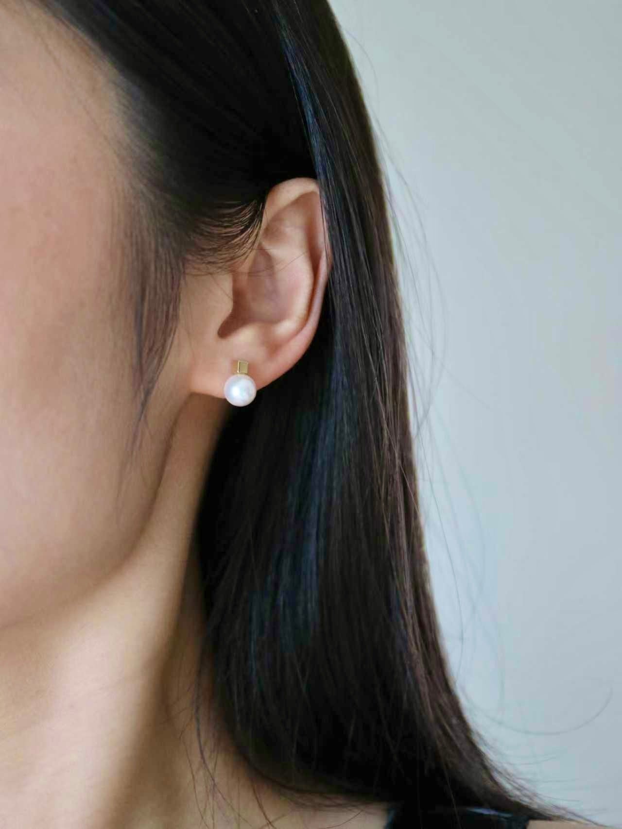 7.5mm Akoya Pearl Square Design Stud Earrings 18K Yellow Gold