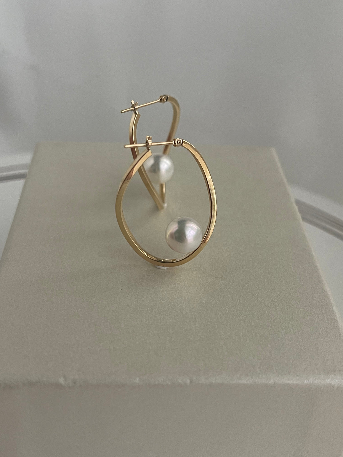 8.0mm Akoya Pearl Twisted Hoop Earrings 18K Yellow Gold