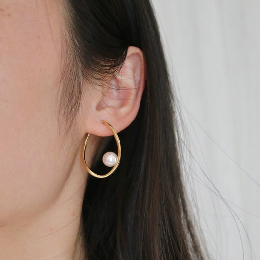 8.0mm Akoya Pearl Twisted Hoop Earrings 18K Yellow Gold