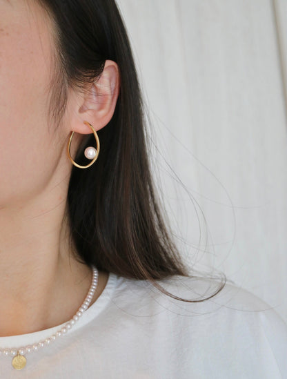 8mm Akoya Pearl Twisted Hoop Earrings 18K Yellow Gold - KOKOPEARLJEWELRY - 1