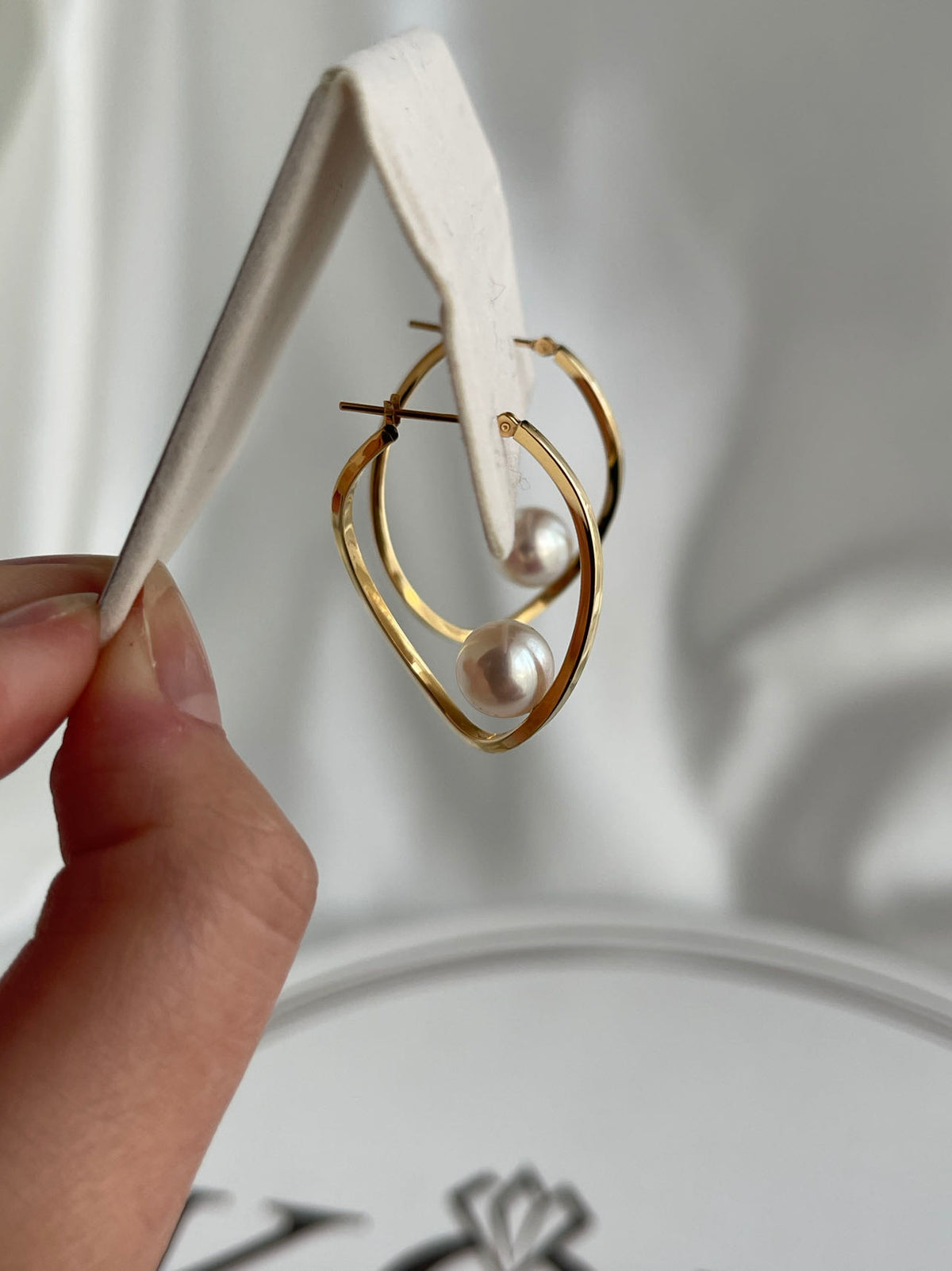 8.0mm Akoya Pearl Twisted Hoop Earrings 18K Yellow Gold
