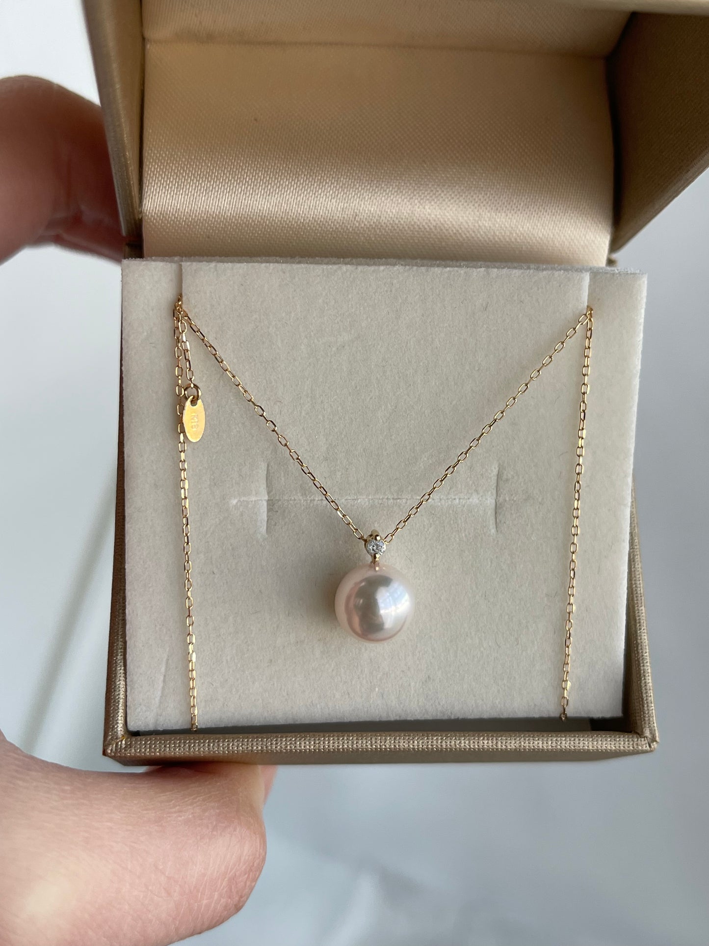 Rare Size 9.0mm Akoya Pearl 0.03ct Diamond Pendant Necklace 18K Yellow Gold