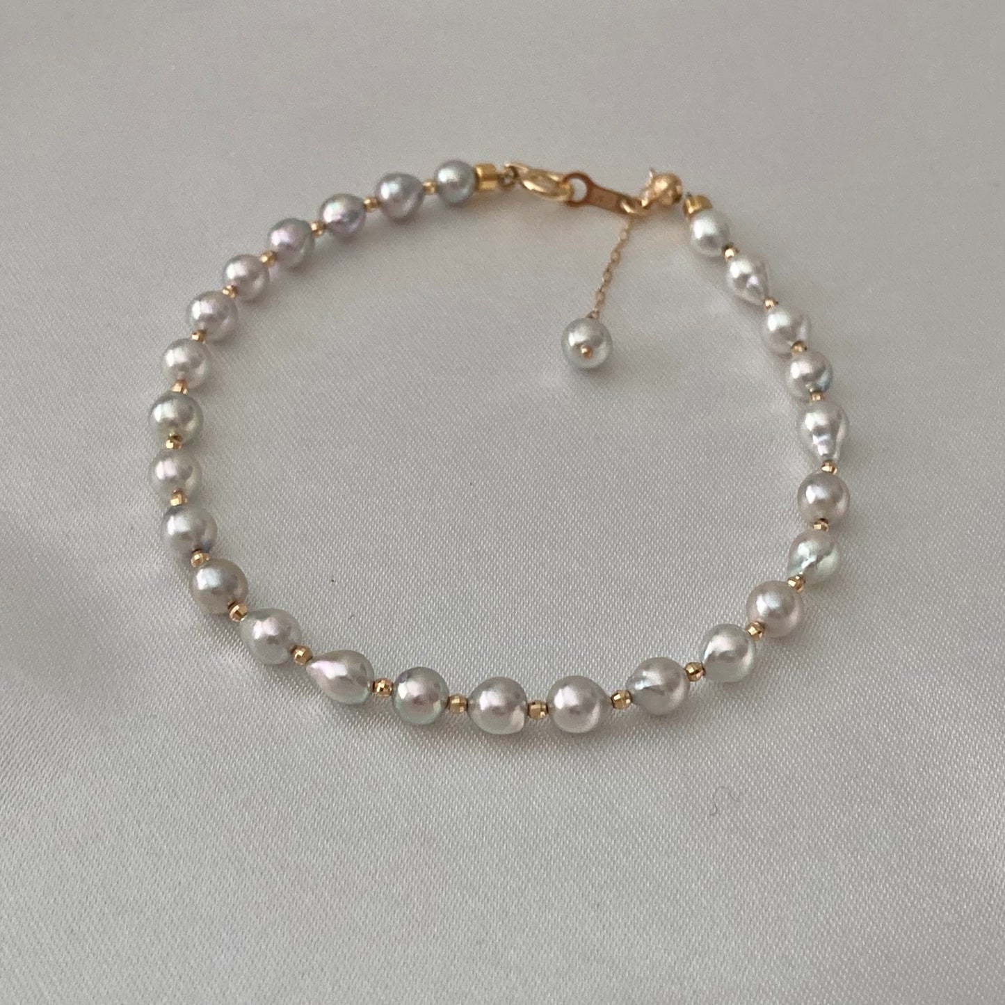 내추럴 실버 블루 바로크 아코야 진주 비드 팔찌 K18YG