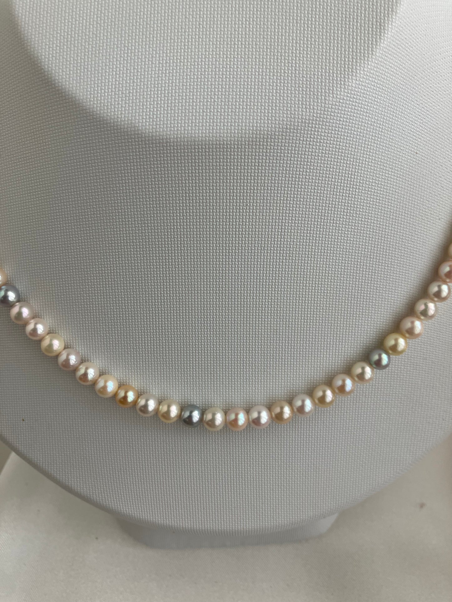 レインボーカラー 4.5mm アコヤ真珠ネックレス
