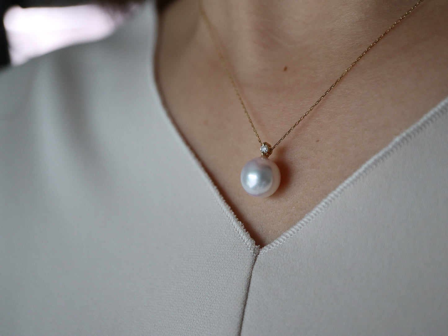Rare Size 9.0mm Akoya Pearl 0.03ct Diamond Pendant Necklace 18K Yellow Gold