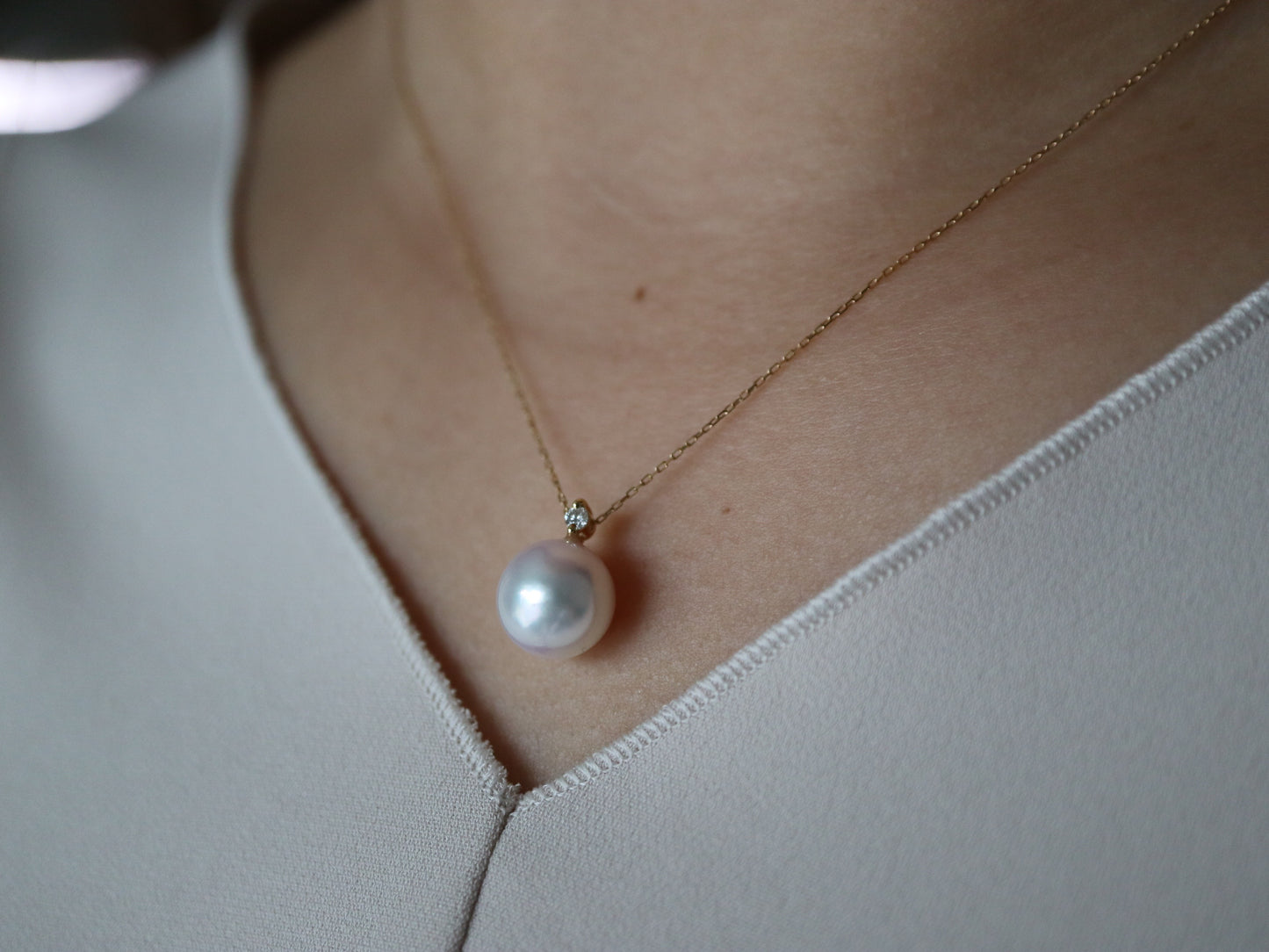 Rare Size 9.0mm Akoya Pearl 0.03ct Diamond Pendant Necklace 18K Yellow Gold