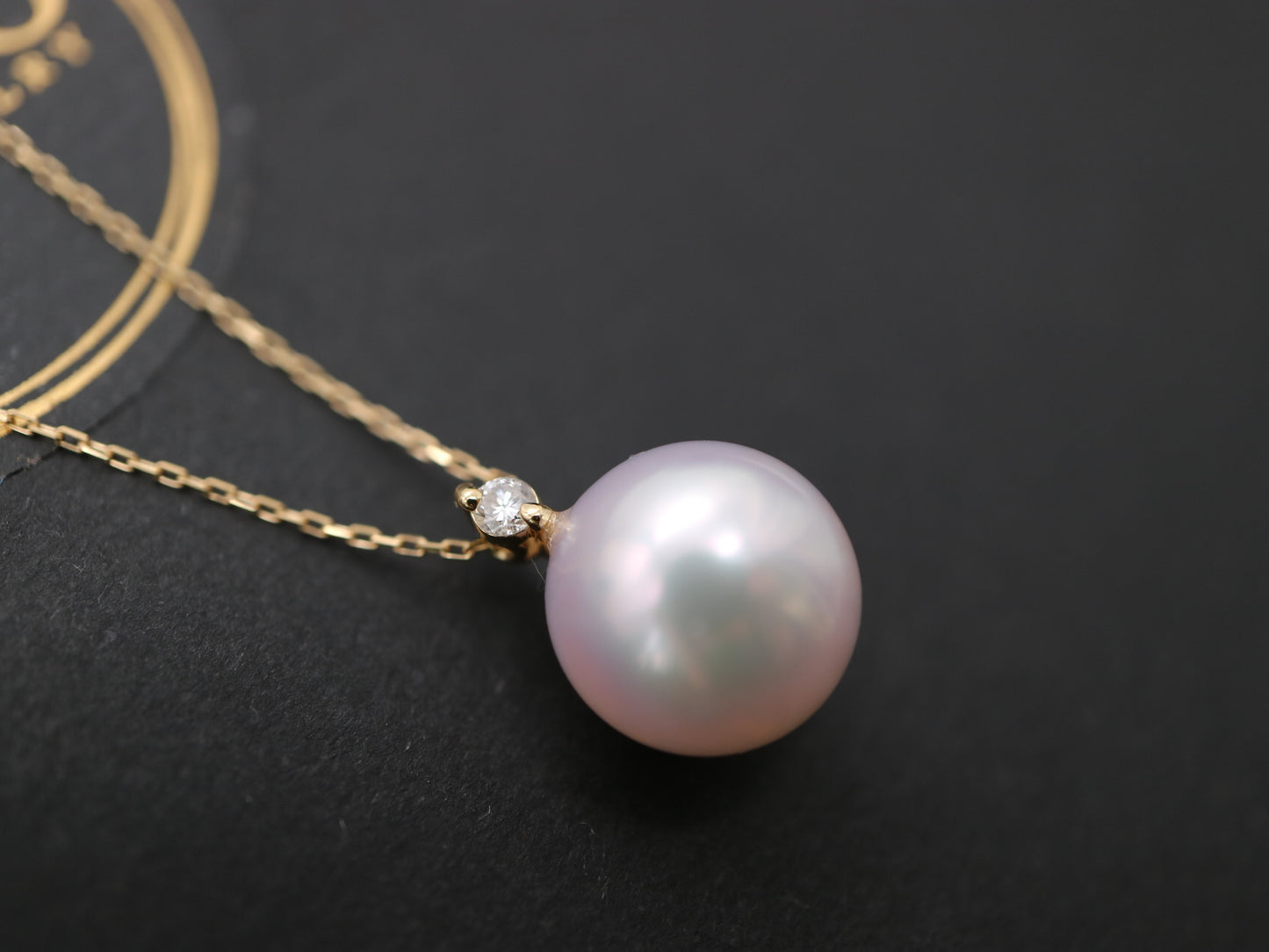 Rare Size 9.0mm Akoya Pearl 0.03ct Diamond Pendant Necklace 18K Yellow Gold