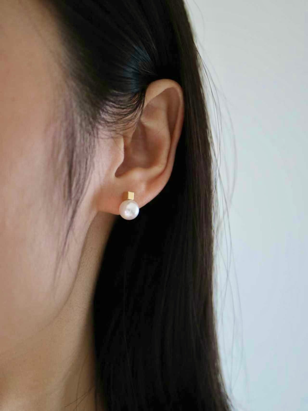 7.5mm Akoya Pearl Square Design Stud Earrings 18K Yellow Gold