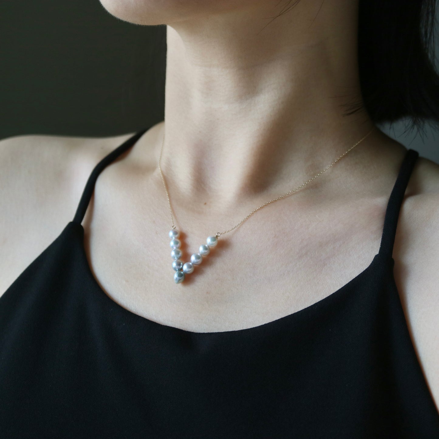 Natural Color Gradient Akoya Pearl V-Shaped Necklace 10K / 18K Gold
