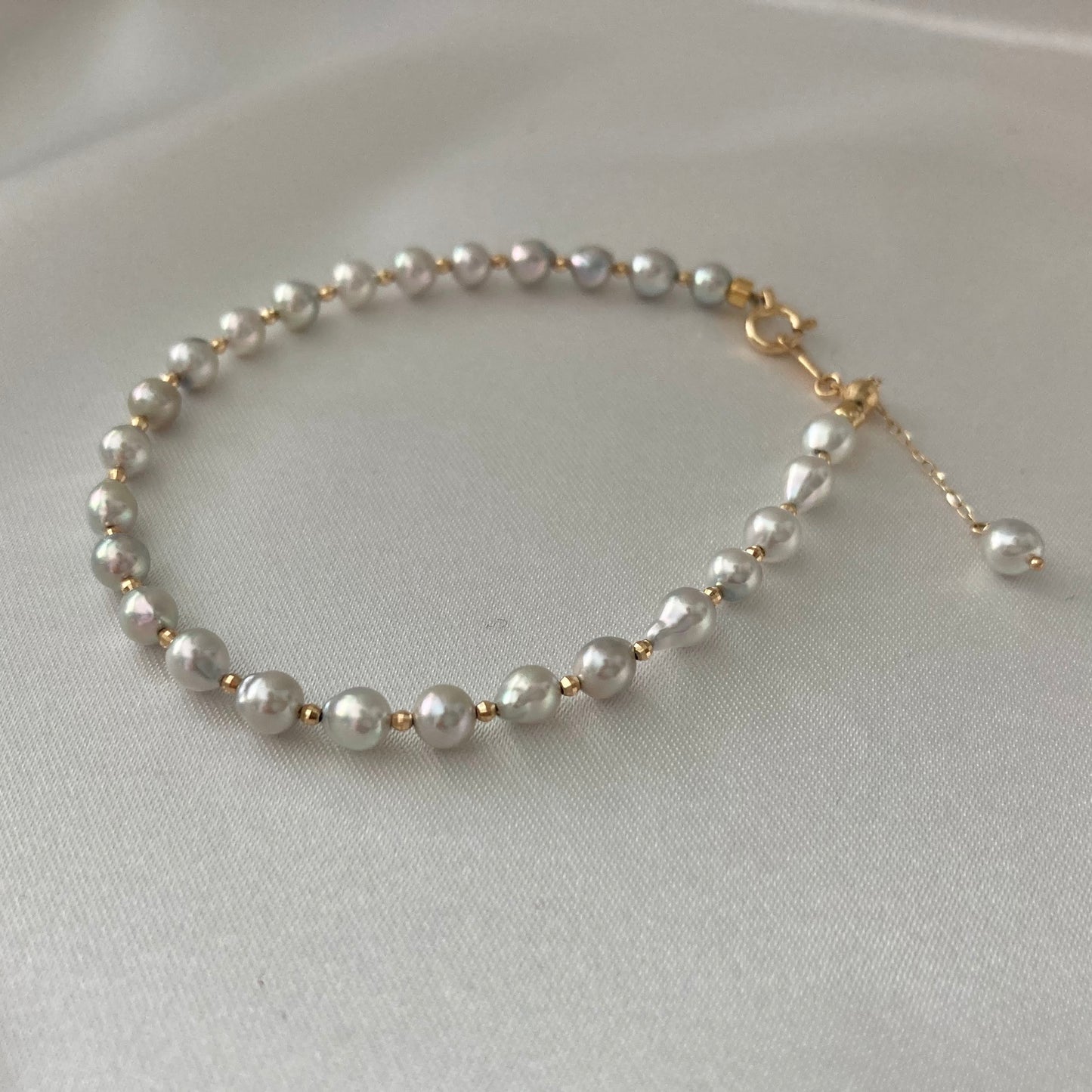 내추럴 실버 블루 바로크 아코야 진주 비드 팔찌 K18YG