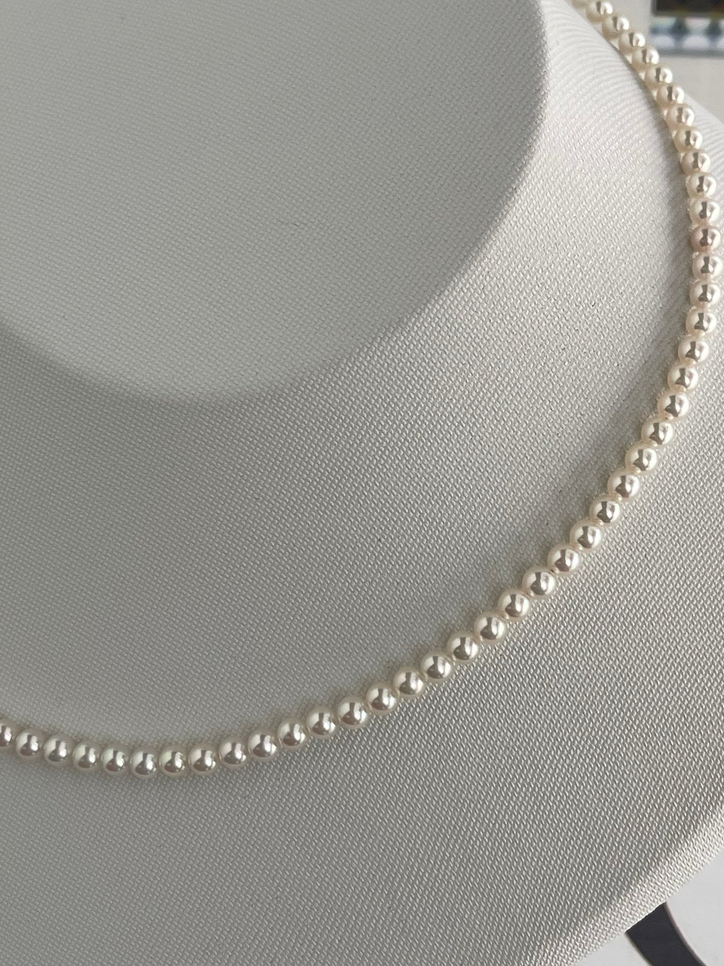 Top Class 3.5-4mm Akoya Pearl Strand Necklace with Aurora Sairin Certificate 18K Gold Adjustable Chain Certified by Pearl Science Laboratory