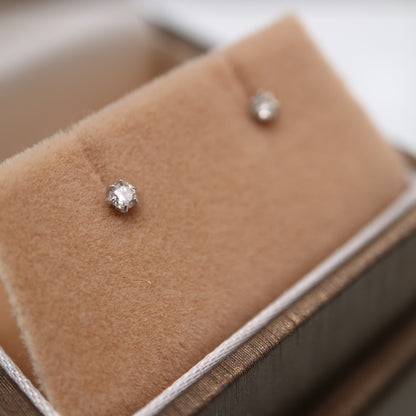 0.1ct Natural Diamond Stud Earrings Pt900