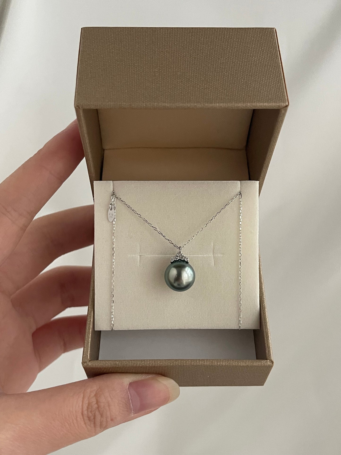 10 mm Tahitian Pearl Crown Diamond Pendant Necklace – 18K White Gold