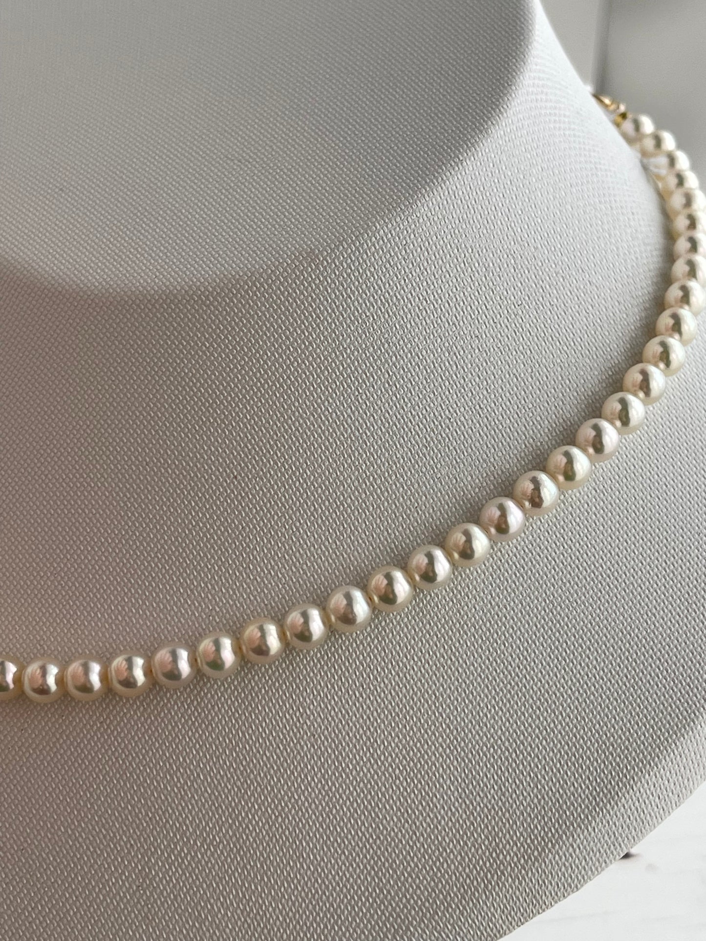 Top Class 4.5-5mm Akoya Pearl Strand Necklace with Aurora Akoya Queen Certificate Certified by Pearl Science Laboratory 18K Gold Chain