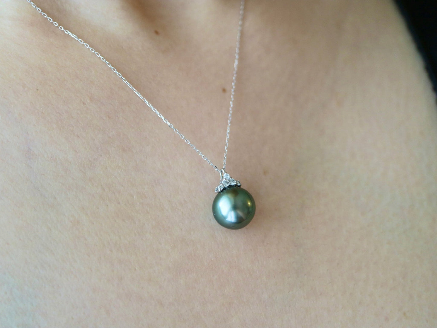 10mm Tahitian Pearl Crown Diamond Pendant Necklace 18K White Gold