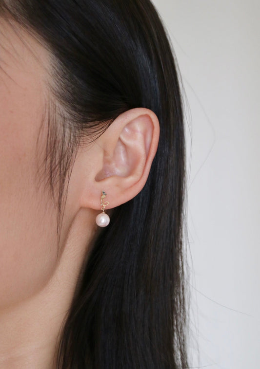 6.5mm Akoya 珍珠蝴蝶造型垂墜耳環 10K 黃金