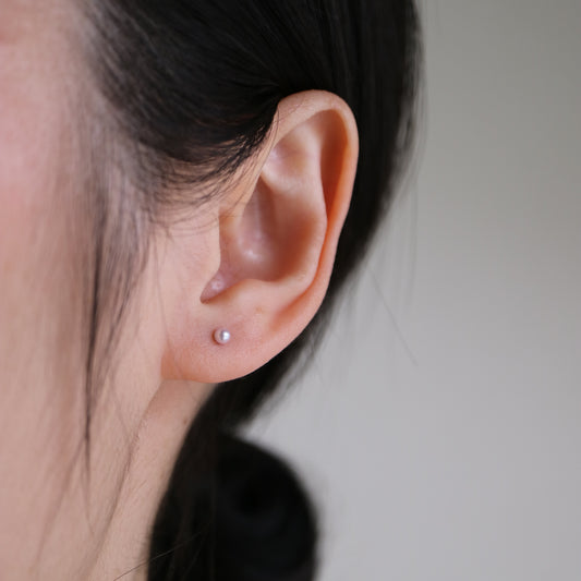 極稀有 2.5mm 櫻花粉色調 Akoya 珍珠耳釘 18KYG