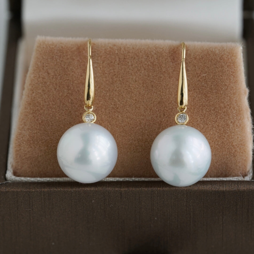 10mm White South Sea Pearl Diamond Hook Earrings K18YG