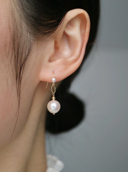 罕见尺寸9毫米粉白色Akoya珍珠滴坠钩式耳环 18K金