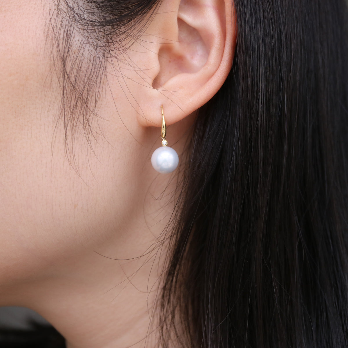 10mm White South Sea Pearl Diamond Hook Earrings K18YG