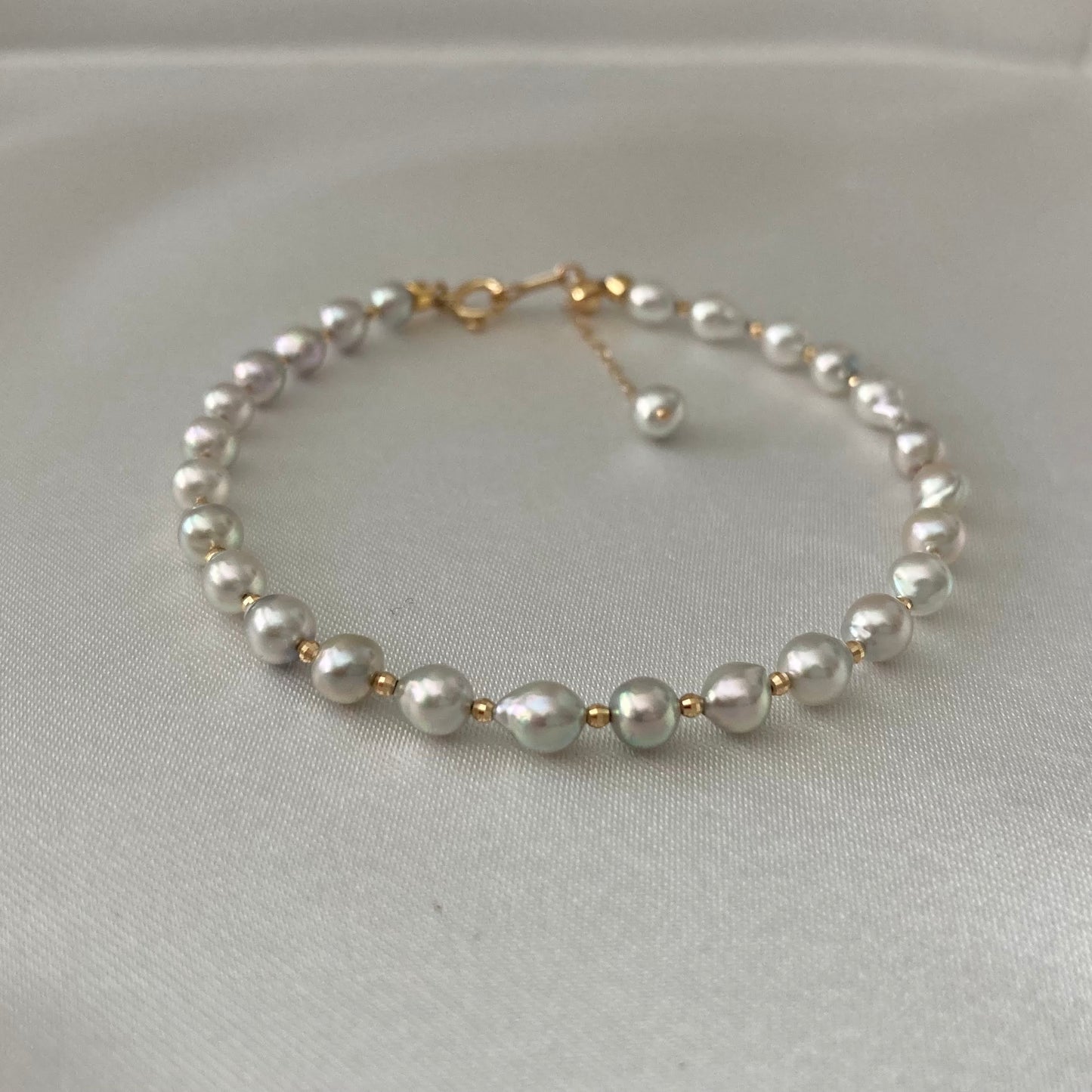 내추럴 실버 블루 바로크 아코야 진주 비드 팔찌 K18YG