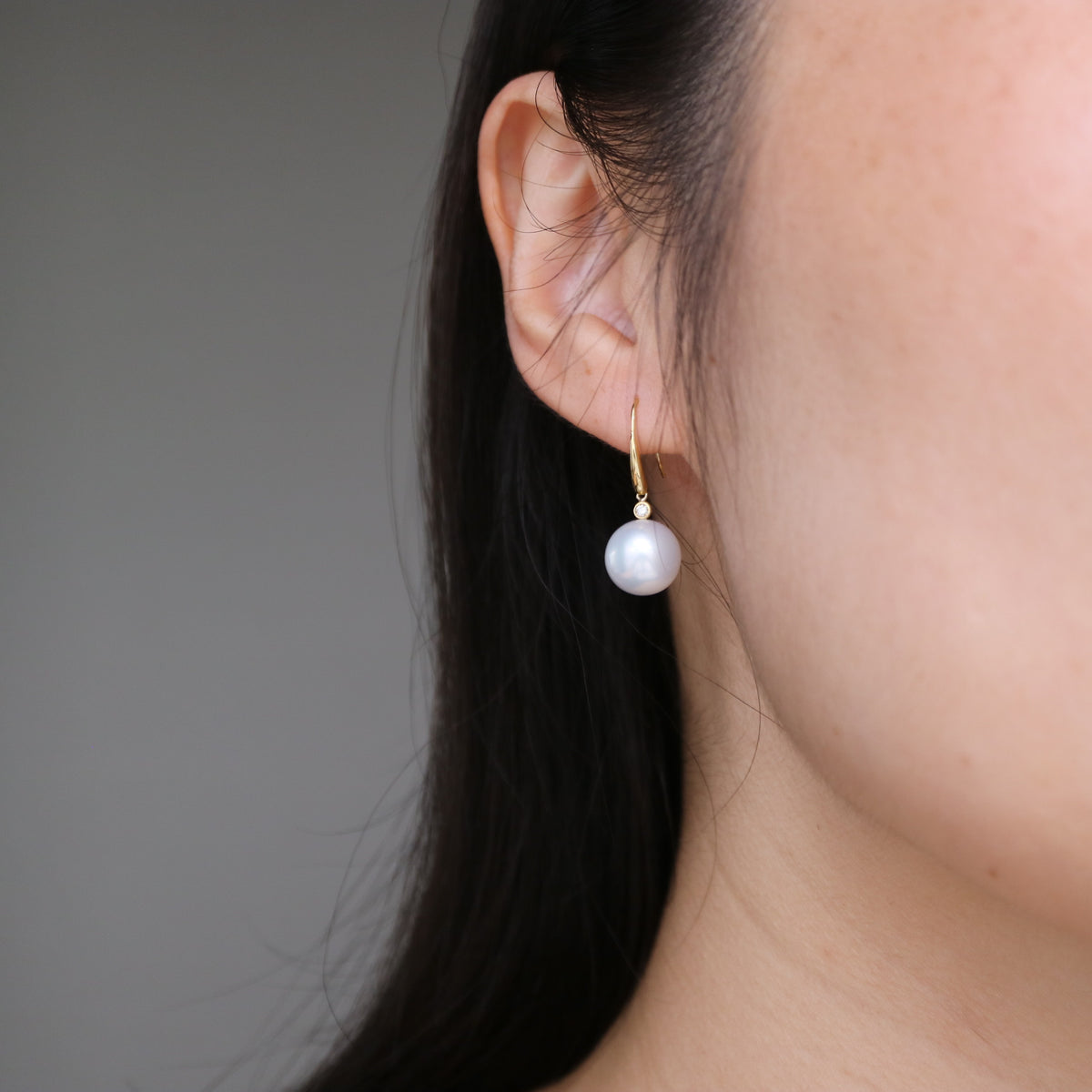10mm White South Sea Pearl Diamond Hook Earrings K18YG