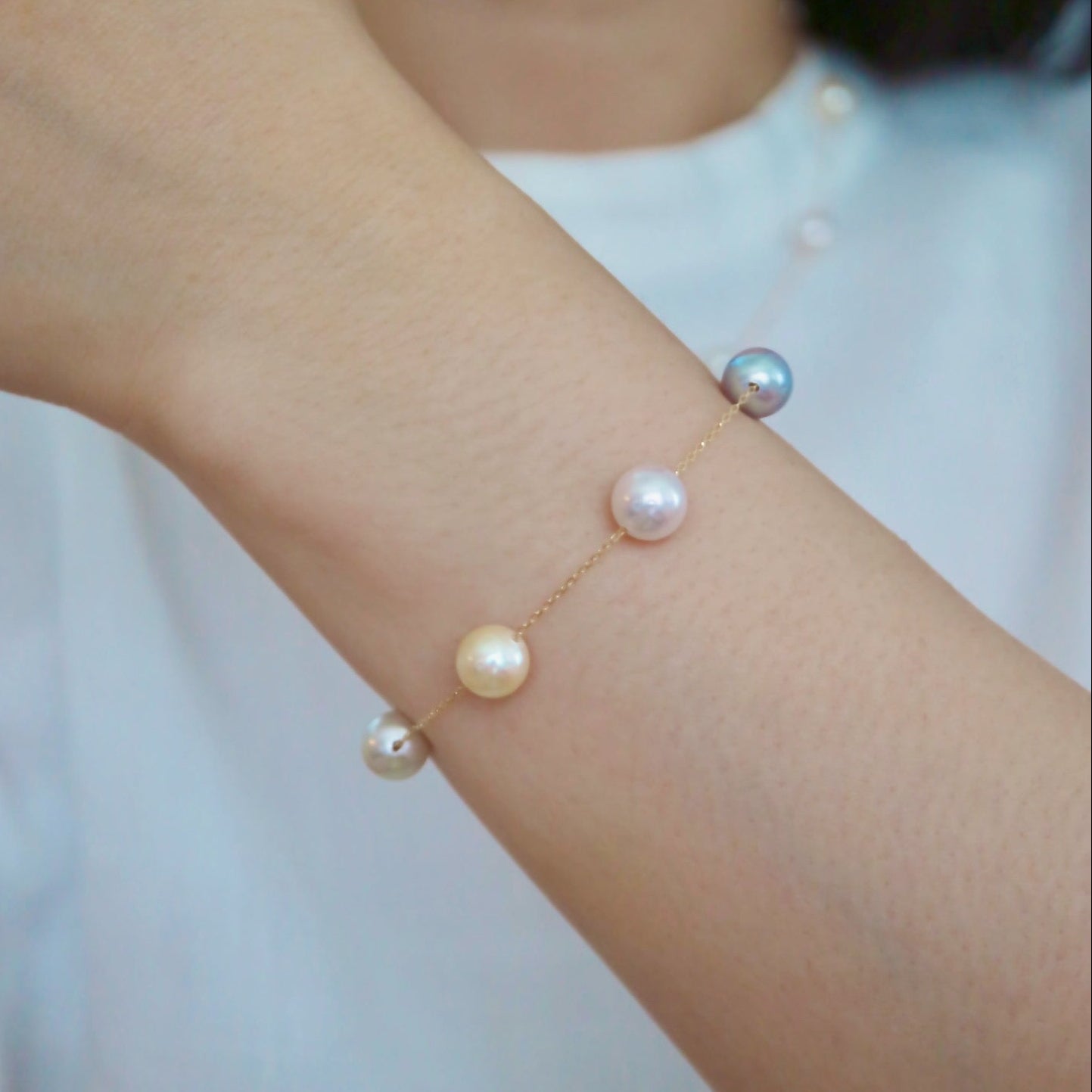 彩虹色 7.5mm Akoya 珍珠間隔手鍊 18K 金 - KOKOPEARLJEWELRY - 1