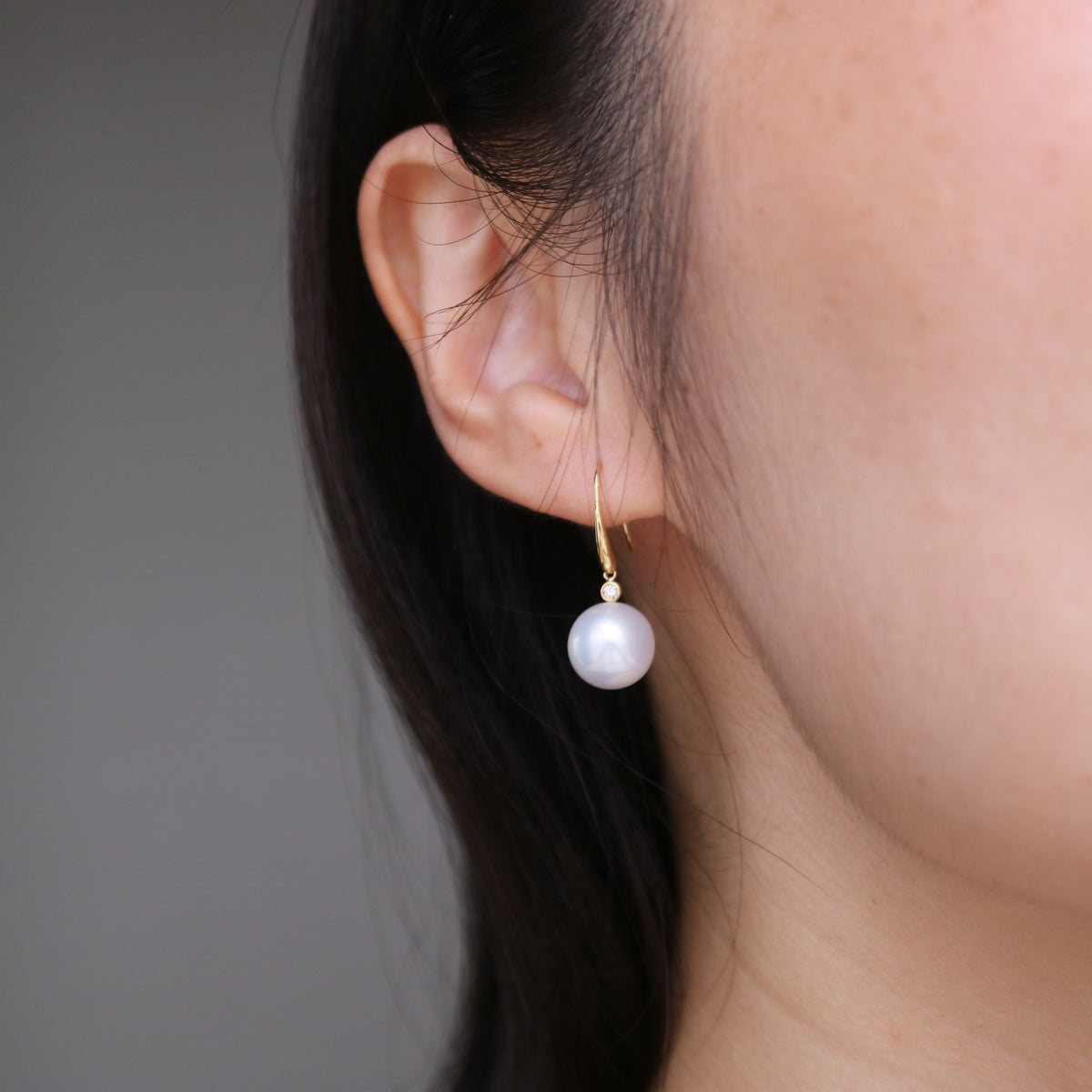 10mm White South Sea Pearl Diamond Hook Earrings K18YG