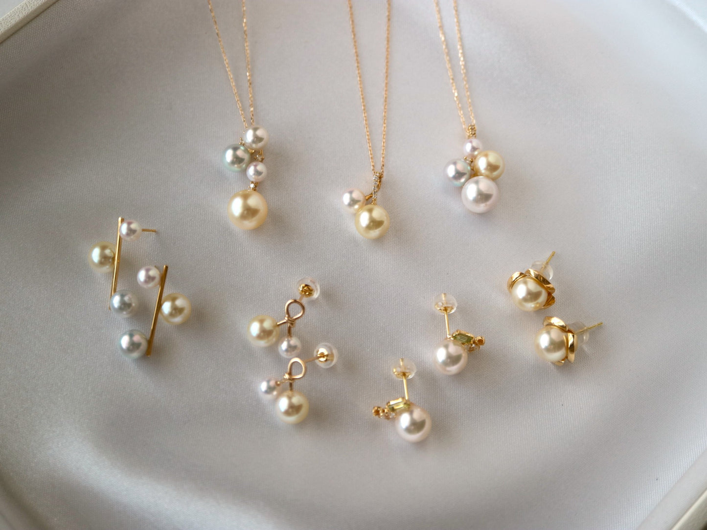 18K Gold Mixed-Color Akoya Pearl Pendant Necklace with White Diamond