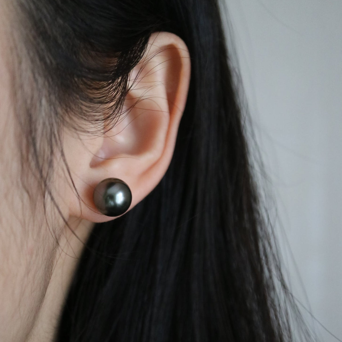 Pierced/Clip-On Type | 10mm Tahitian Pearl Stud Earrings K18YG SV