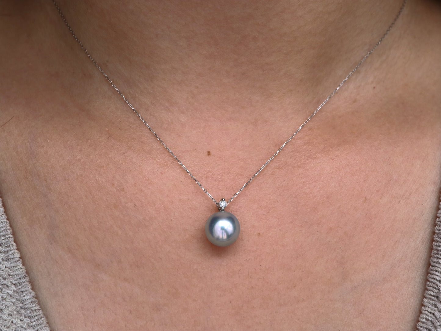 8.0mm Natural Silver Gray Akoya Pearl Diamond Pendant Necklace 18K White Gold