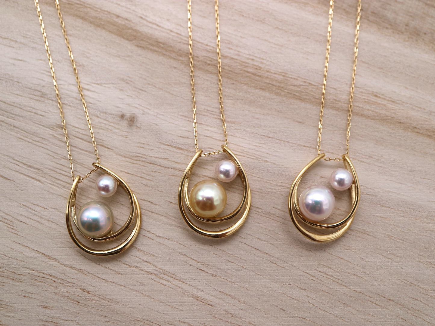 アコヤ真珠 2 個 三日月ペンダントネックレス 18K イエローゴールド