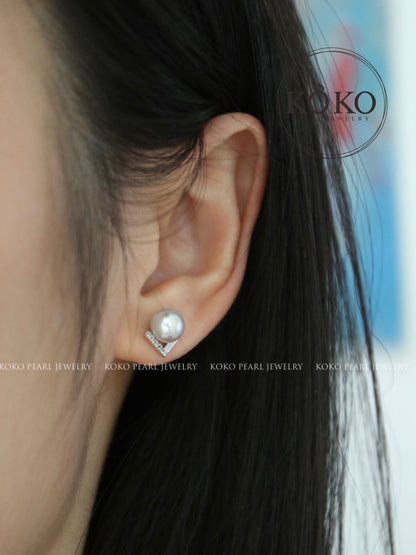 7mm Natural Silver Gray Akoya Pearl V Shaped Diamond Stud Earrings 18K White Gold - KOKOPEARLJEWELRY - 1
