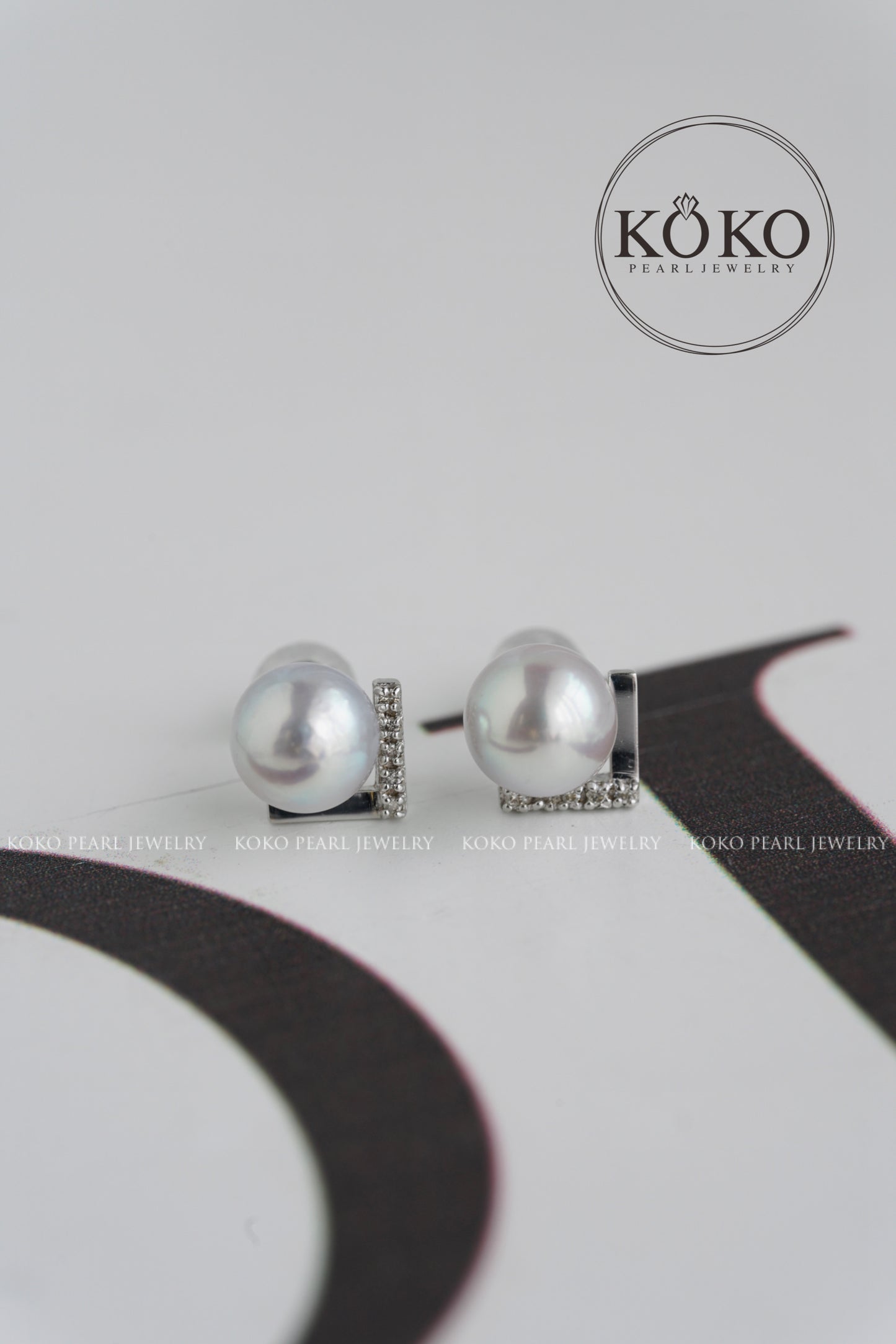 7.0mm Natural Silver Gray Akoya Pearl V Shaped Diamond Stud Earrings 18K White Gold