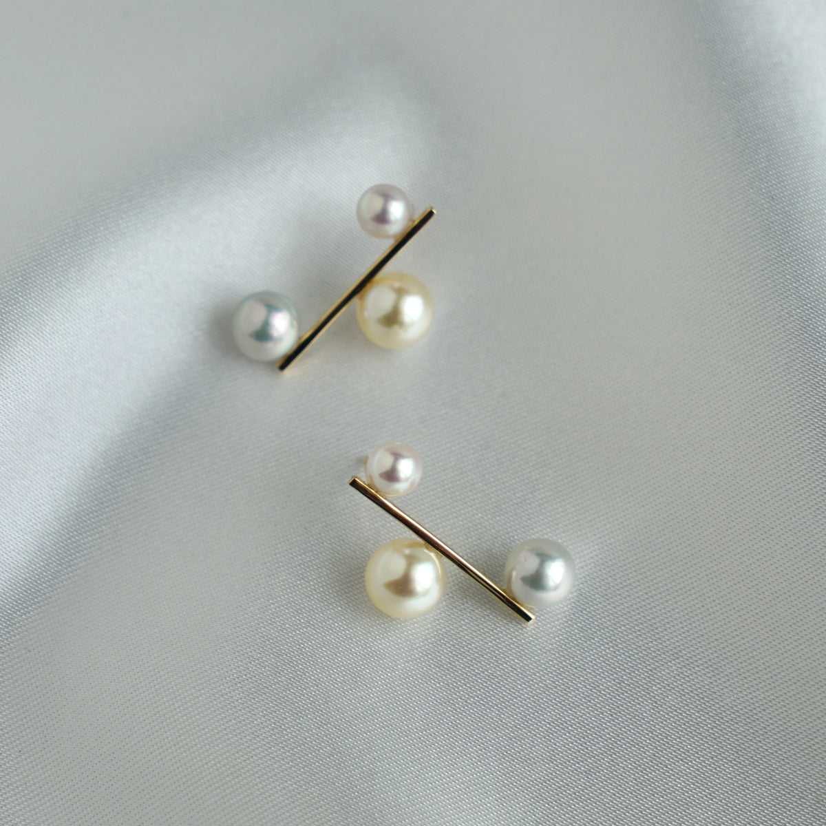 Three Color 4.5-7.0mm Akoya Pearl Bar Stud Earrings 18K Yellow Gold