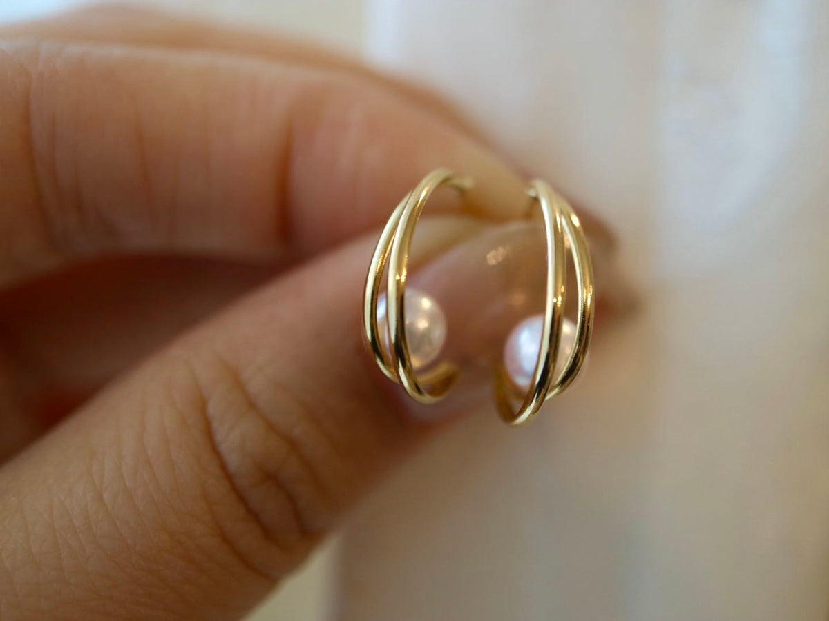 5.5mm Akoya Pearl Crescent Moon Hoop Earrings 18K Yellow Gold - KOKOPEARLJEWELRY - 2