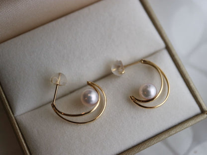 5.5mm Akoya Pearl Crescent Moon Hoop Earrings 18K Yellow Gold - KOKOPEARLJEWELRY - 4